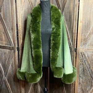 Christmas warm overthrow shaw NWT